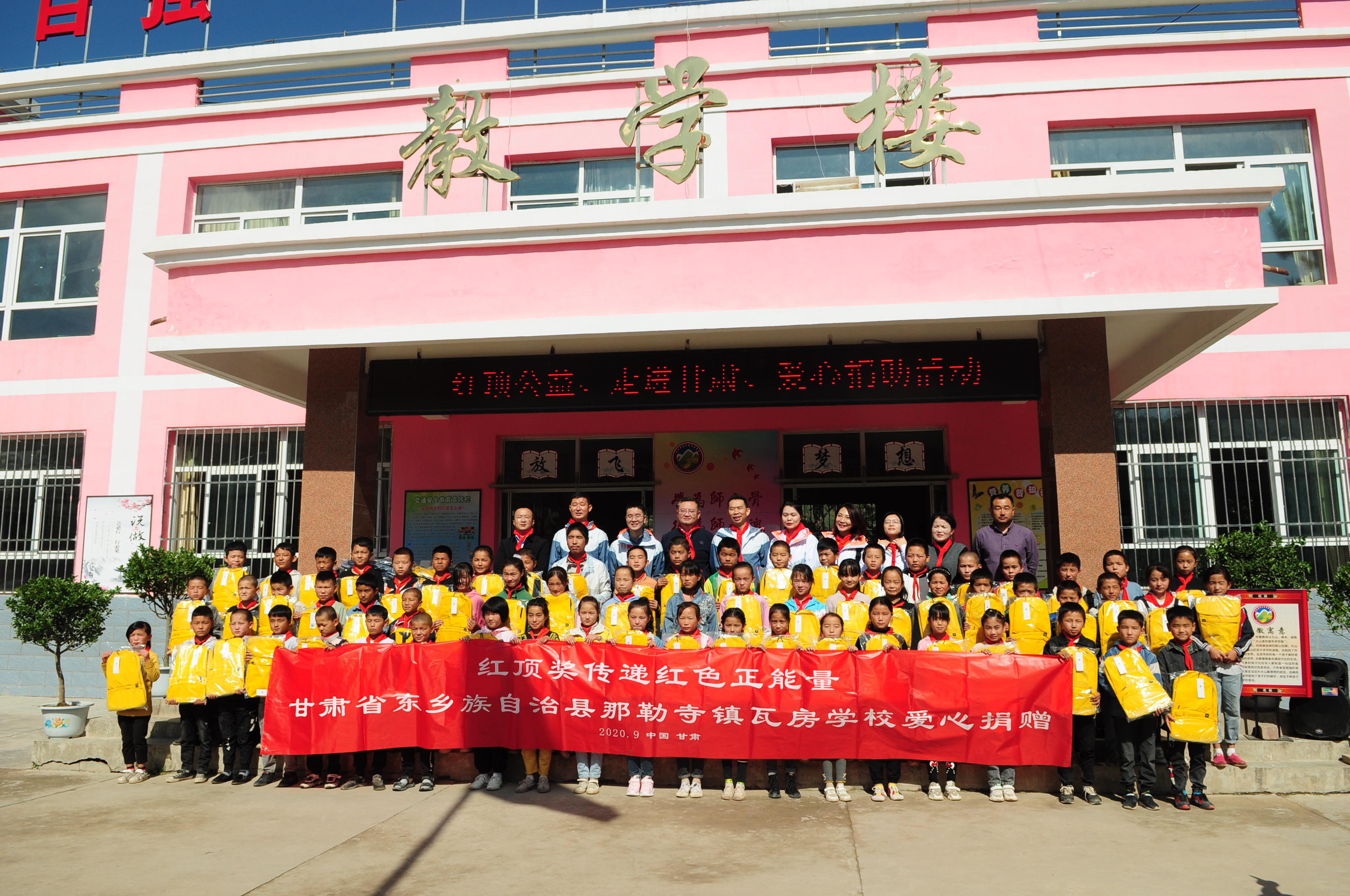 圖片包含 建筑, 戶外, 路, 橙子

描述已自動生成