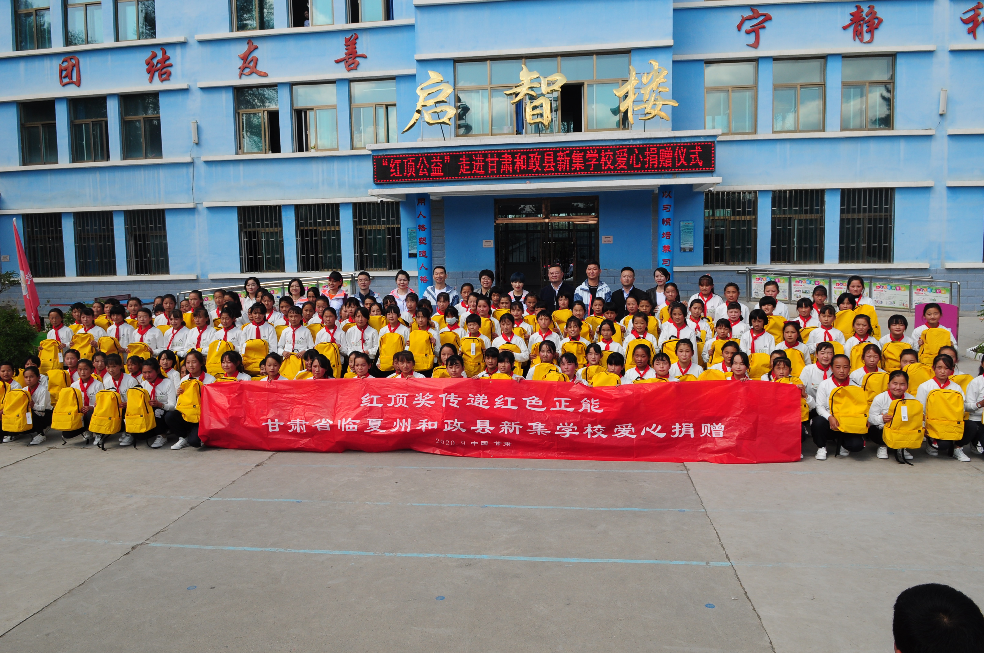 圖片包含 建筑, 戶外, 船, 前

描述已自動生成