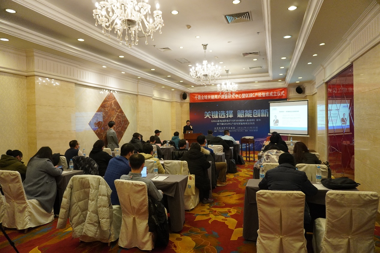 餐廳里的人們

低可信度描述已自動(dòng)生成