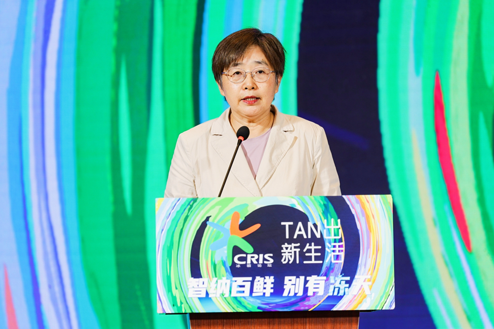 男人拿著沖浪板

低可信度描述已自動(dòng)生成