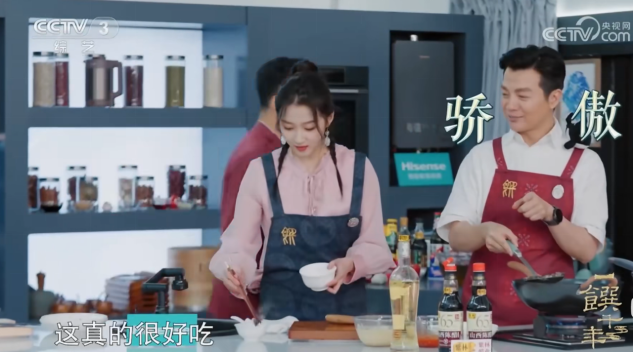 幾個(gè)人在桌子前

中度可信度描述已自動(dòng)生成