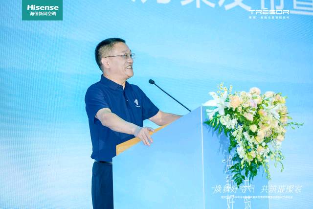 男人張開雙臂

中度可信度描述已自動(dòng)生成