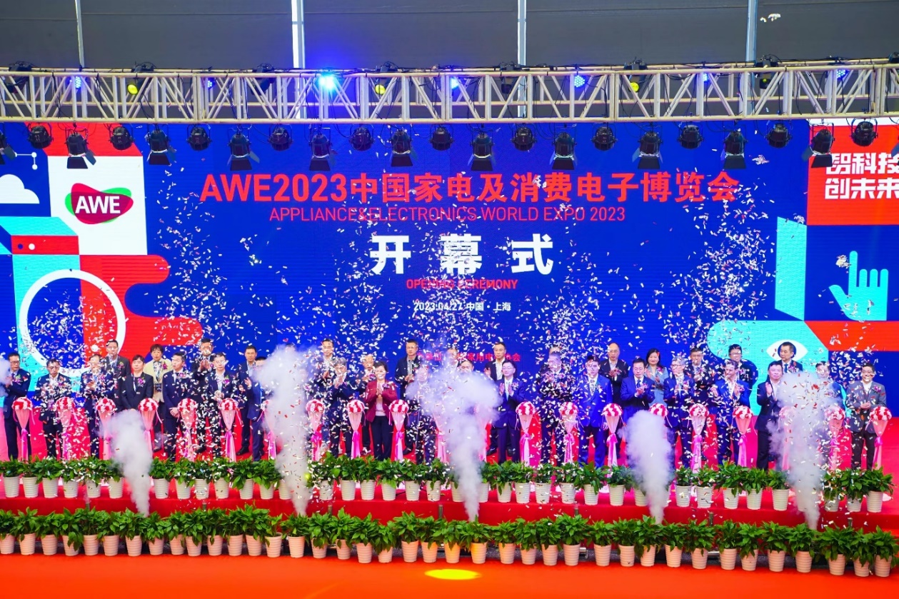 圖片包含 游戲機(jī), 火車, 站

描述已自動(dòng)生成