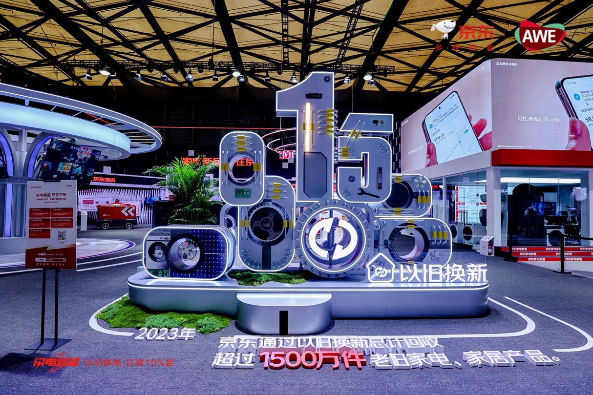 路上有輛藍色的車

描述已自動生成