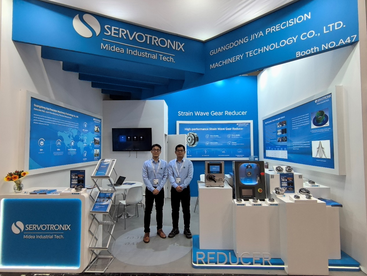 商店外的藍(lán)色招牌

中度可信度描述已自動生成