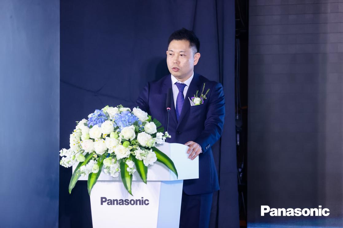 婚禮上穿西裝的男人

AI 生成的內(nèi)容可能不正確。