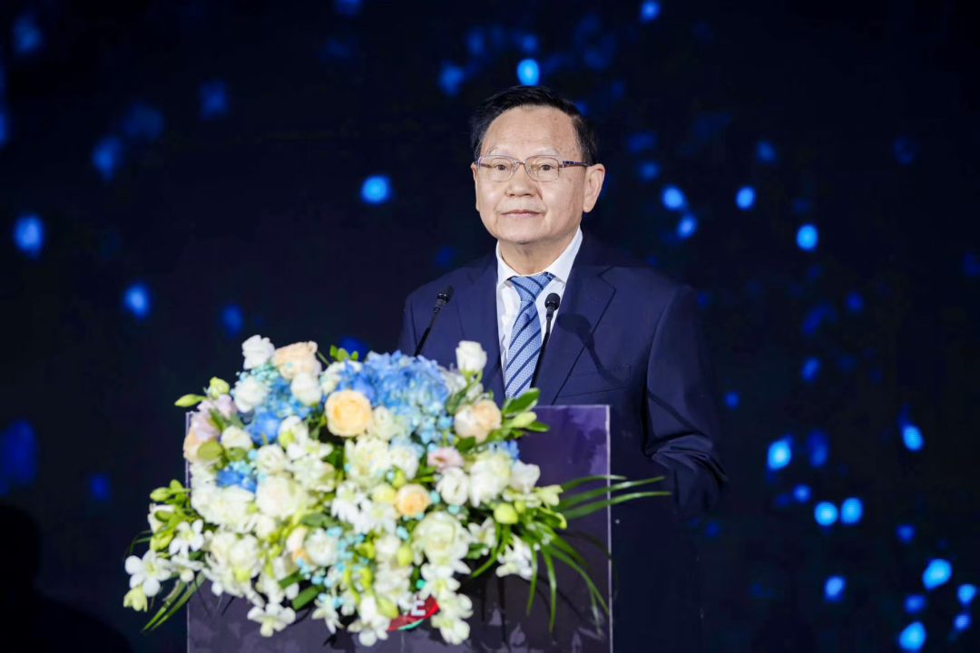 家用服務(wù)機器人產(chǎn)業(yè)發(fā)展論壇暨家用服務(wù)機器人專委會成立大會在上海召開