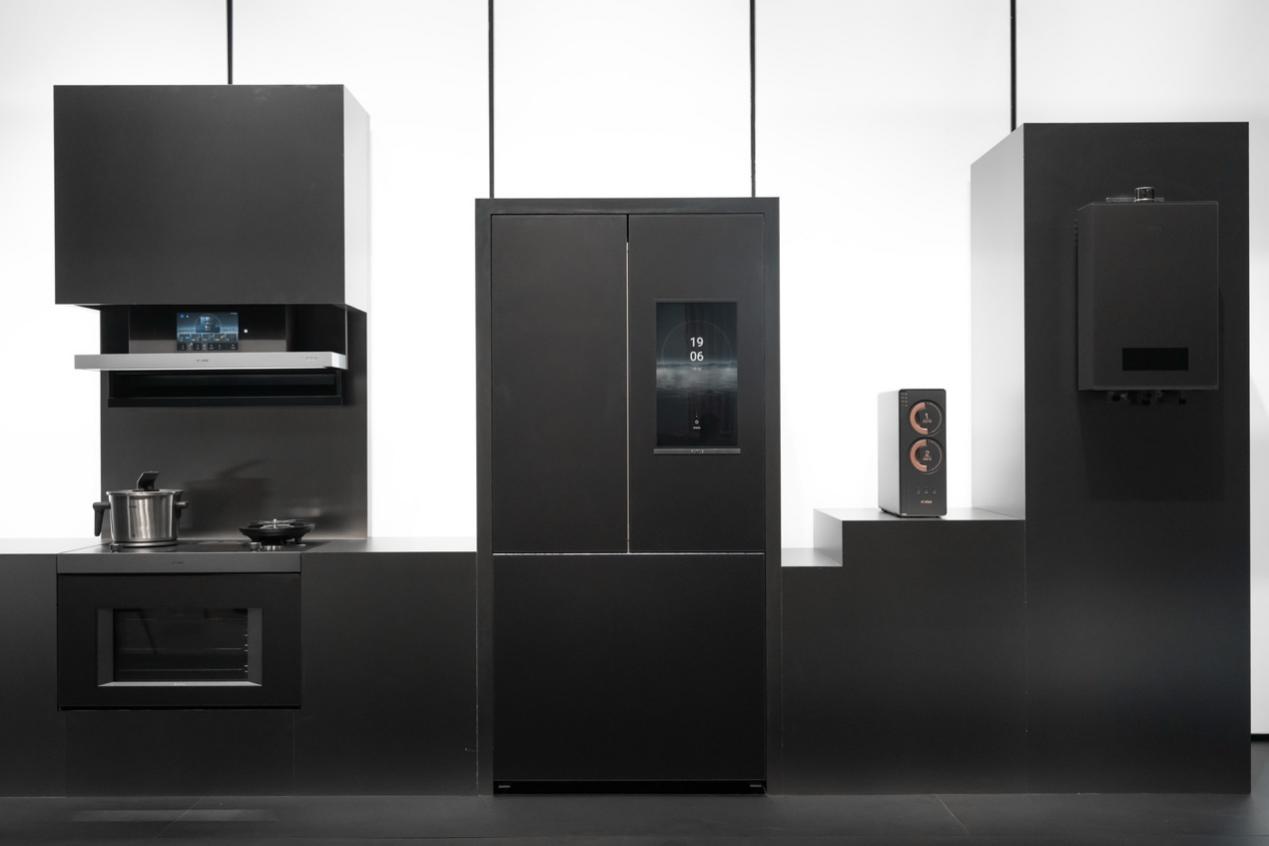 房間里有柜子和電視

描述已自動(dòng)生成